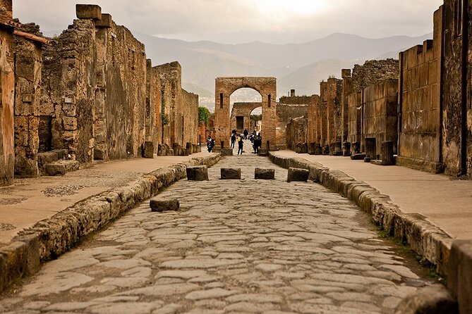 Naples to Sorrento with Pompeii guided tour or Vice Versa - Transfer from Naples to Sorrento (and the reverse): what changes for you