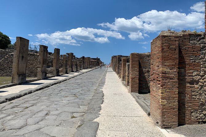 Once upon a time Pompeii 2 and a half hour tour - Headsets, group size, and how you’ll experience the walk