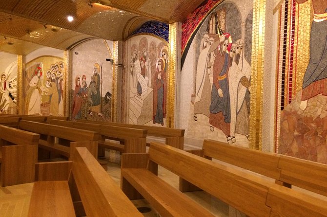 Pilgrimage to the Shrine of Padre Pio from Sorrento - Inside the Santuario di Padre Pio: the Renzo Piano church and the glass coffin