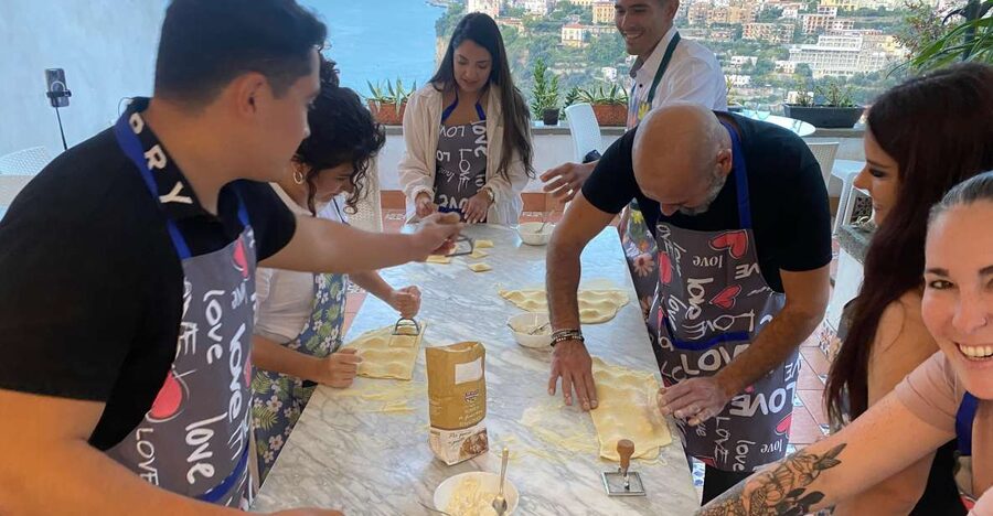 Pizza pasta e sorrento traditional cuisine 100% hands on - Sorrento artisanal pasta and caprese ravioli, the part that changes your cooking brain