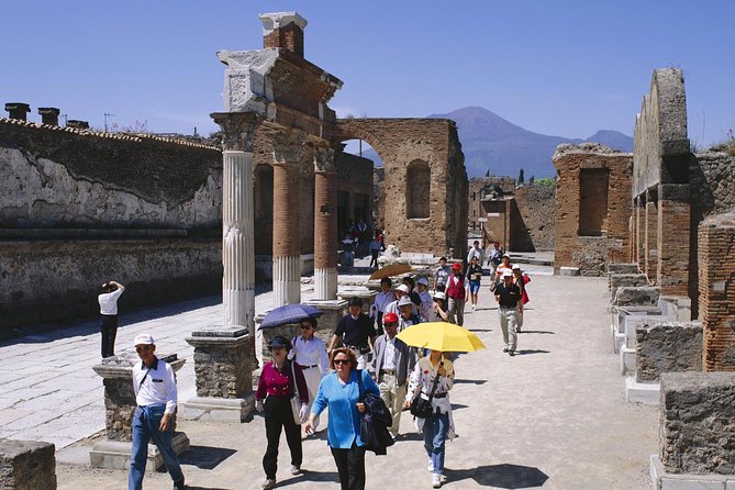 Pompeii 2-hour Private Tour with an Archaeologist-Ticket included - House of the Faun and the theatres: from private rooms to public performance
