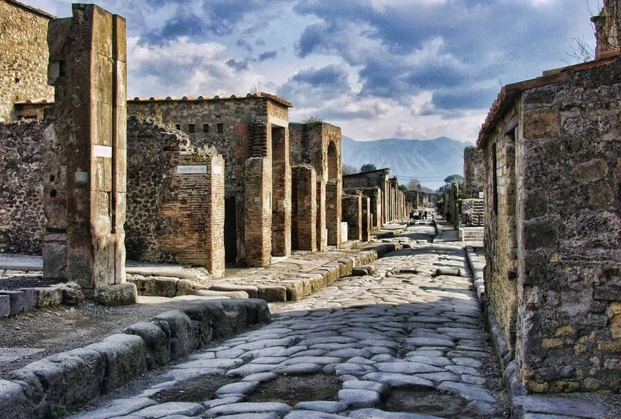 Pompeii: 2H group guided tour with a certified guide - Comfort Rules for Pompeii: Shoes, Sun, and the Right Fit