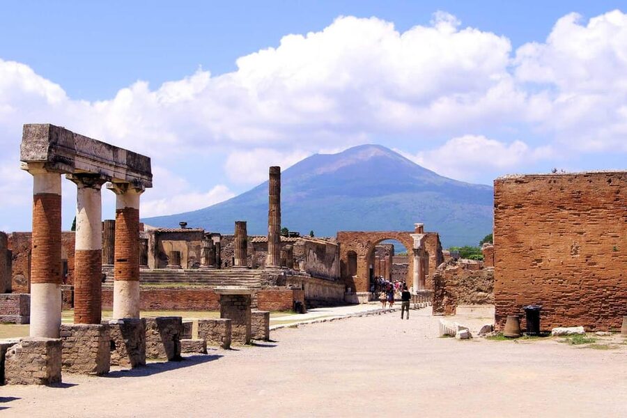 Pompeii: 2H group guided tour with a certified guide - A Certified Guide Explains Daily Roman Life and the Eruption Story