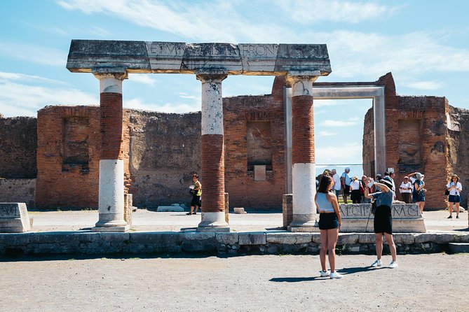 Pompeii 3 Hours Walking Tour Led by an Archaeologist - House of Menander: high-status private life in 20 minutes