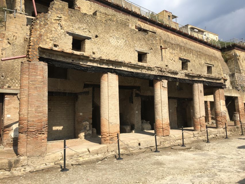 Pompeii and Herculaneum: Guided Tour with an Archaeologist - Meeting at Suisse Restaurant, then straight into Pompeii