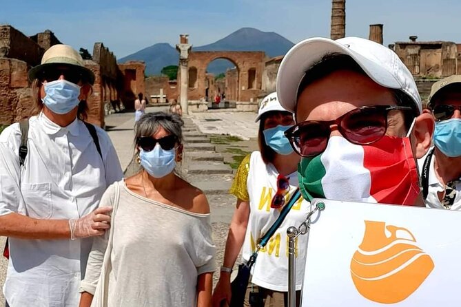 Pompeii and Herculaneum Small Group Tour with an Archaeologist - Transfer and lunch planning between Pompeii and Herculaneum
