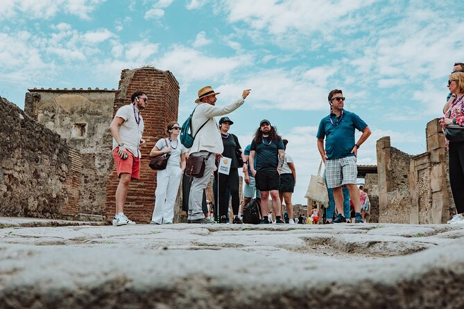 Pompeii Archaeological Small-Group tour for 15 people - Crowds happen: how the timing holds up in busy moments