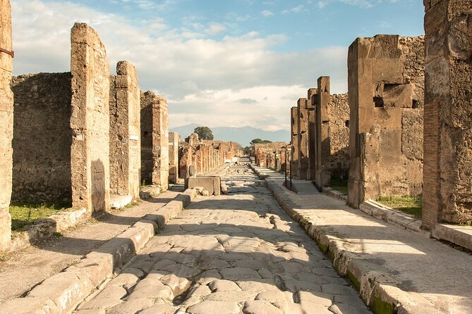 Pompeii Day Tour - Inside the Pompeii Archaeological Park: what the guided 1.5 to 2 hours covers