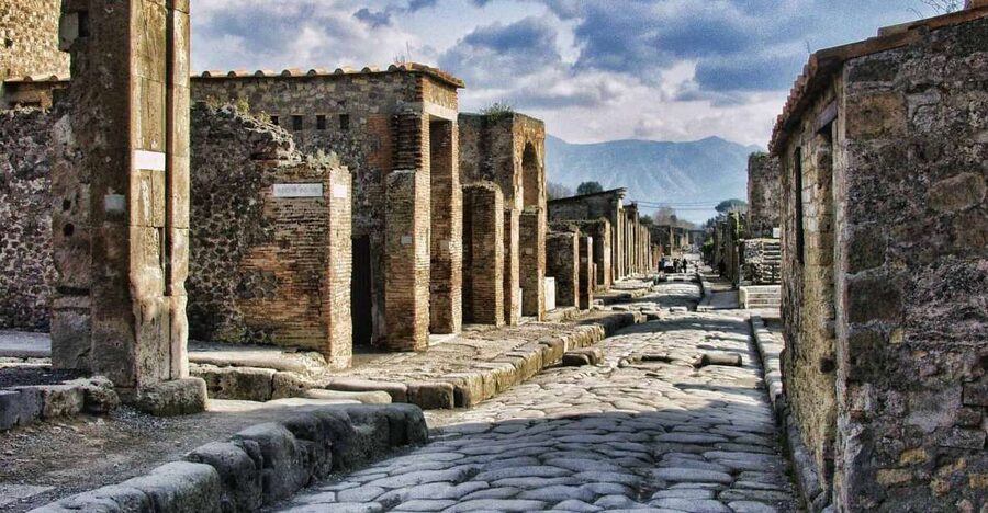 Pompeii: Day Tour of Pompeii and Vesuvius with Bus Transfer - Pompeii’s 2-hour guided route, what you gain from a real guide