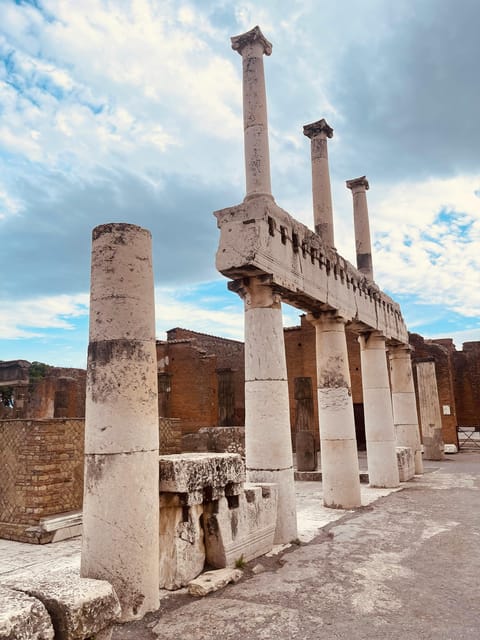 Pompeii: Entrance Ticket - Skip the Line - A simple flow for entry day, from meeting point to visit