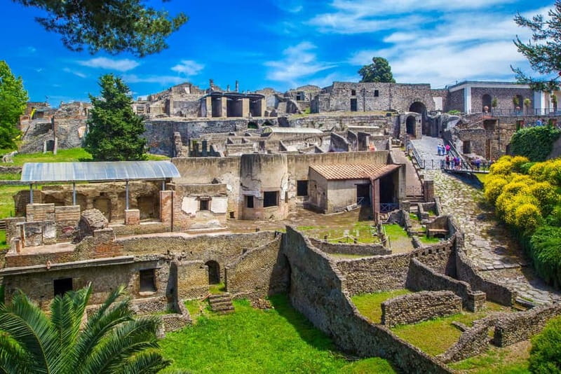 Pompeii: Entry Ticket with Book - Your First Walk Through Roman Streets: Start Smart, Not Fast