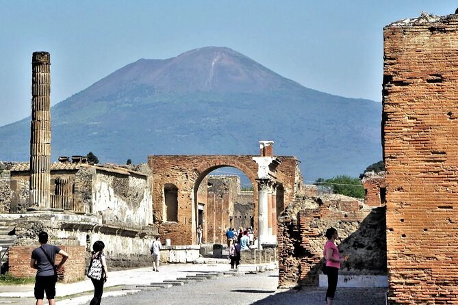 Pompeii: Exclusive Private Walking Tour with an Archaeologist - Why a private archaeologist tour works so well in Pompeii
