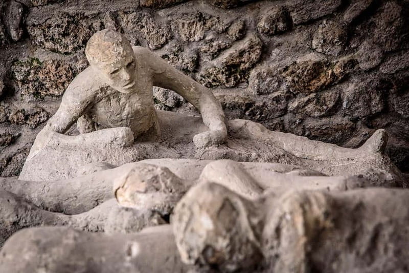 Pompeii: Exclusive Tour with Archaeologist and Entry Tickets - Temples of Jupiter and Apollo: religion you can walk through