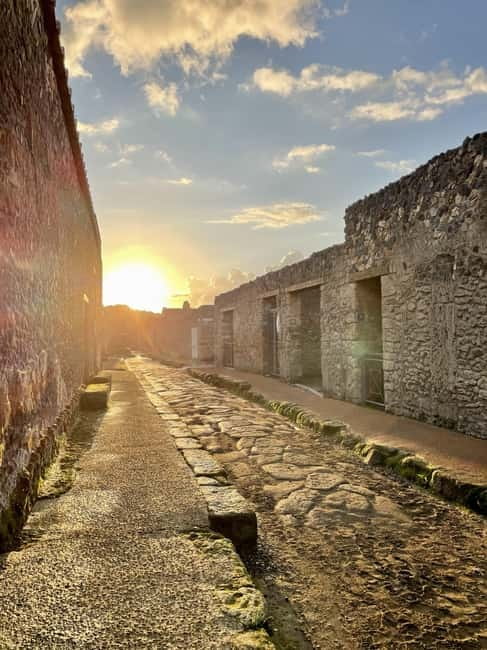 Pompeii: Exclusive Tour with Archaeologist and Entry Tickets - Macellum market plus plaster casts: where the story turns human