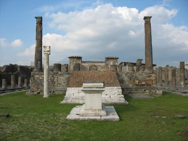 Pompeii: Group Tour with an Archeologist Guide - Two Hours in Pompeii: fast walking, strong payoff