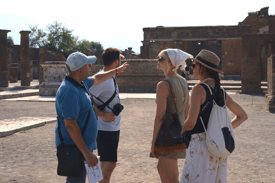 Pompeii: Guided Day Trip to Ruins and 2 Wineries Visits - Meeting at Hortus Pompei and how the small-group day stays organized