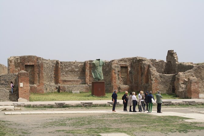 Pompeii: Guided Small Group Tour Max 6 People with Private Option - Meeting at Via Villa dei Misteri and getting oriented fast