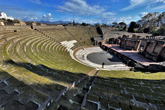 Pompeii Guided Tour and Wine Tasting from Positano - Forum, Thermal Baths, and the Theater: what to watch for in 2 hours