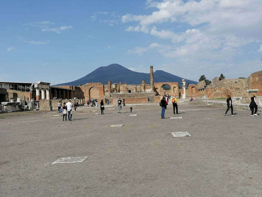 Pompeii: Guided Tour with Archaeologist with max. 12 People - Pompeii makes more sense with Benedetto, the archaeologist guide