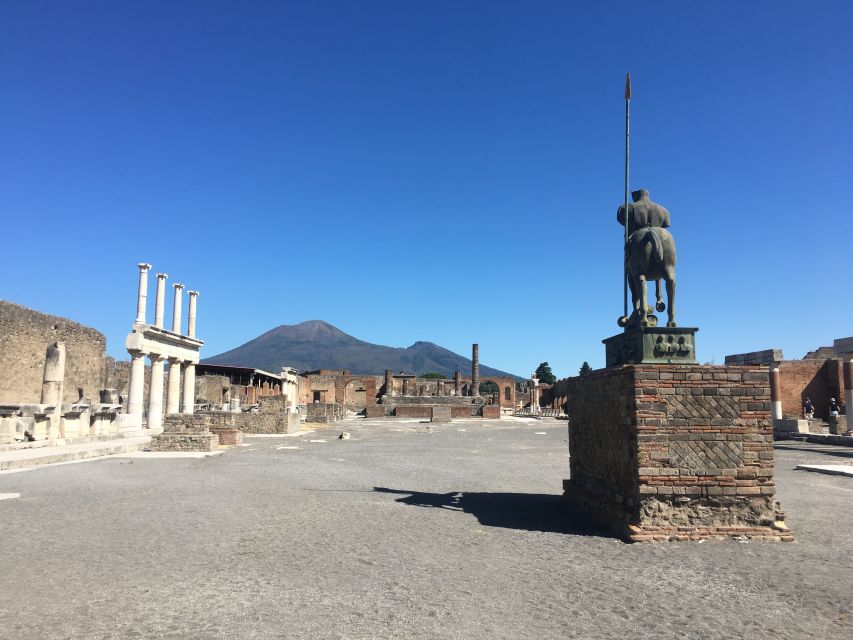 Pompeii: Guided Tour with Archaeologist with max. 12 People - The frescoes and plaster casts: how to make the most of the emotional stops