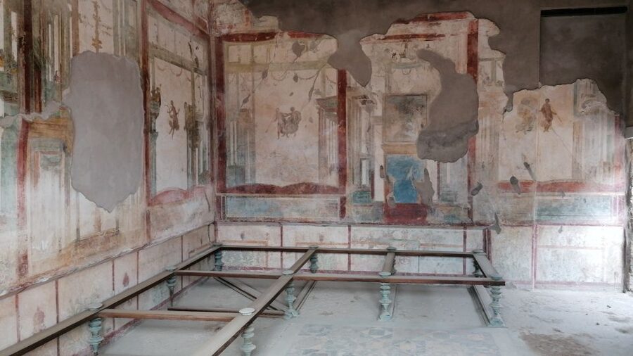 Pompeii: Guided Tour with Archaeologist with max. 12 People - Price, value, and why express entry matters here