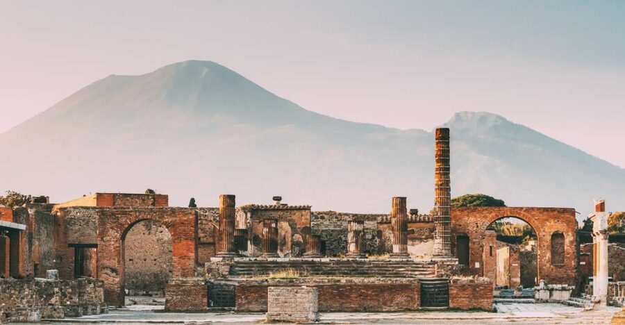 Pompeii Guided Tour with Archeologist - Meeting your archaeologist guide and getting set up fast