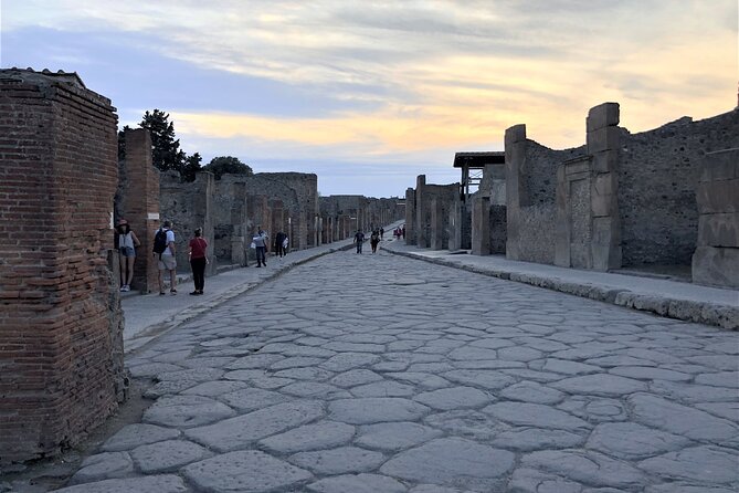 Pompeii: Guided Tour with Skip-the-Line Entry - Basilica, Forum, Thermal Baths, Theater: The Big Highlights in Real Order