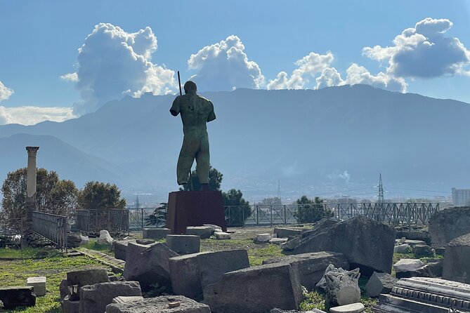 Pompeii: Guided Tour with Skip-the-Line Entry - Neighborhood Life: Bakery, Housing Blocks, and the House of the Vettii