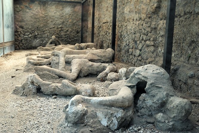 Pompeii Guided Walking Tour with Ticket - Foro de Pompeya: the town square where power and commerce met