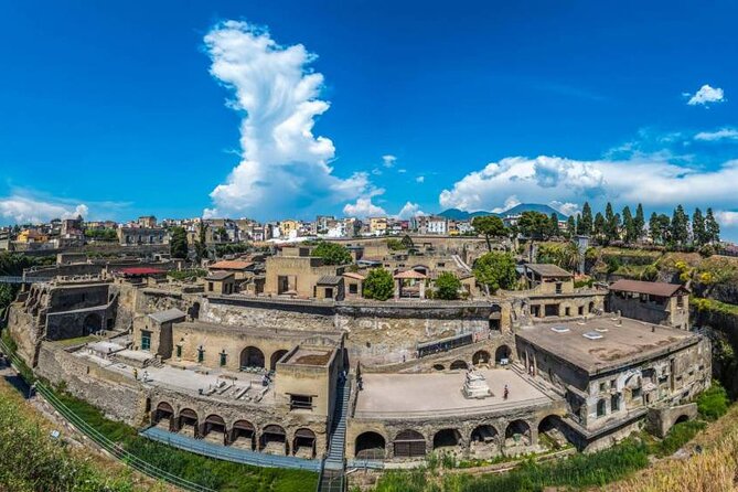 Pompeii Herculaneum - Cantina del Vesuvio winery stop: wine tasting with a real meal opportunity