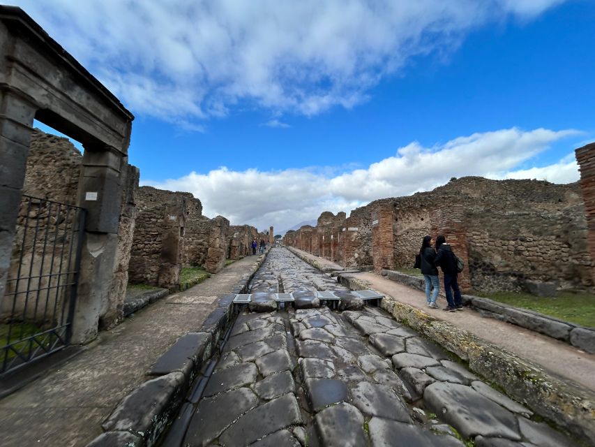 Pompeii in 2h and 30mnt: walk with local guide - The value question: is $58 worth it?