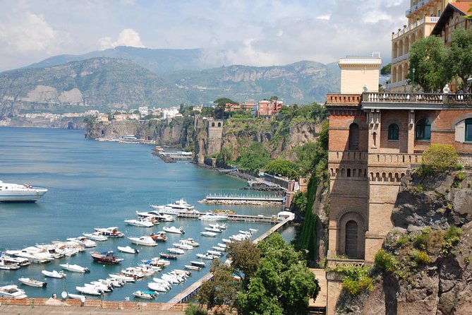 Pompeii, Positano,Sorrento with guide, tickets and lunch all included - Midday break in Positano: 3-course lunch with real drink options
