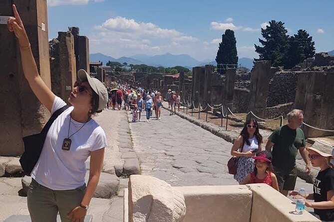 Pompeii Private Tour with expert local guide - Eruption context and the archaeology story you can actually use