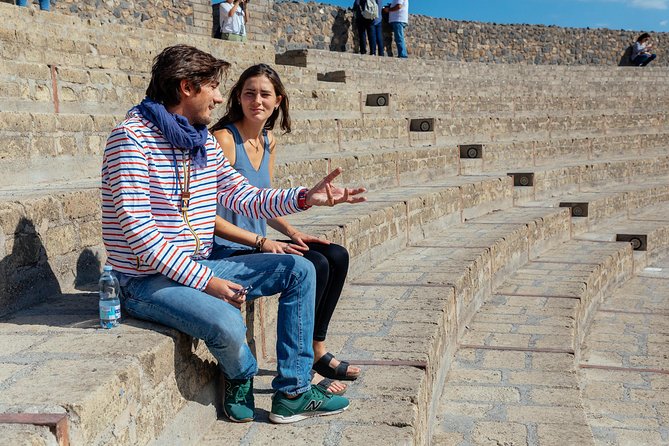 Pompeii PRIVATE TOUR With Locals: Ticket & Guide Included - Meeting at Via Villa dei Misteri: the practical start