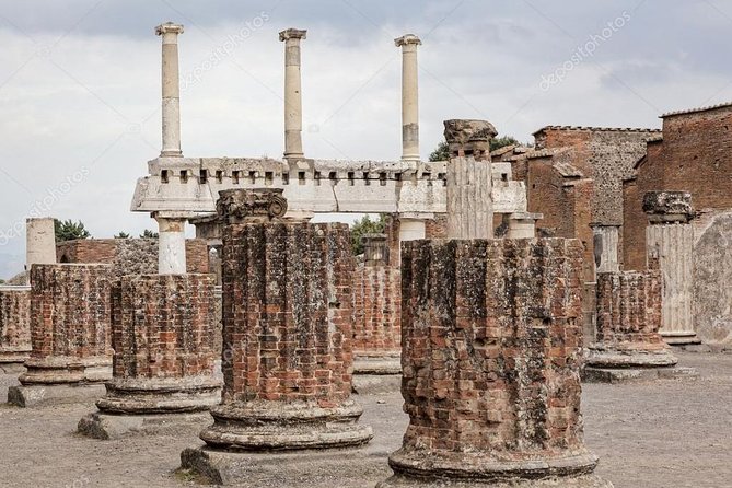 Pompeii Skip-the-Line Entry & Guided Tour with a certified guide - Finding the Meeting Point at Via Villa dei Misteri, 1