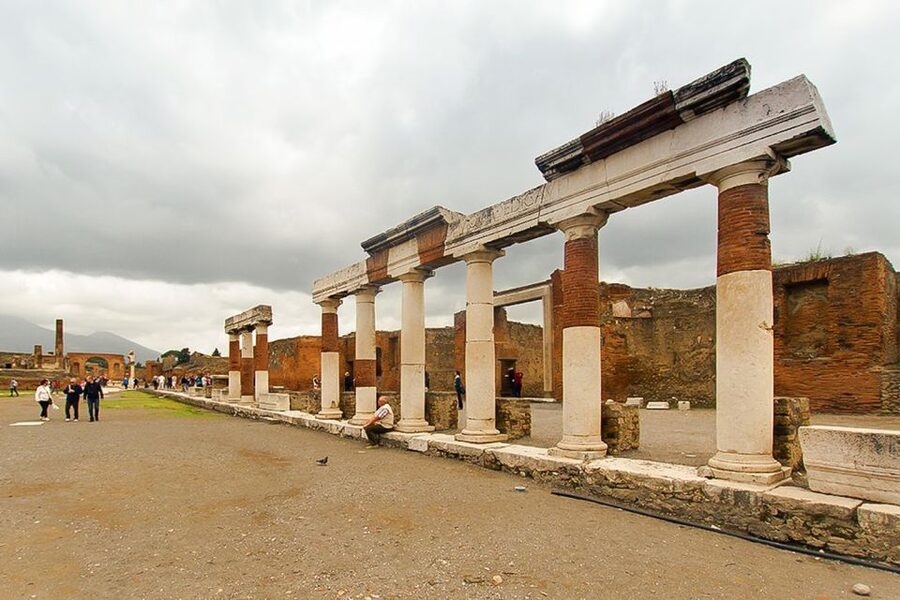 Pompeii: Skip-the-Line Guided Tour with Expert Archaeologist - Bakeries, Shops, and the Pompeii Objects You Can Still Imagine