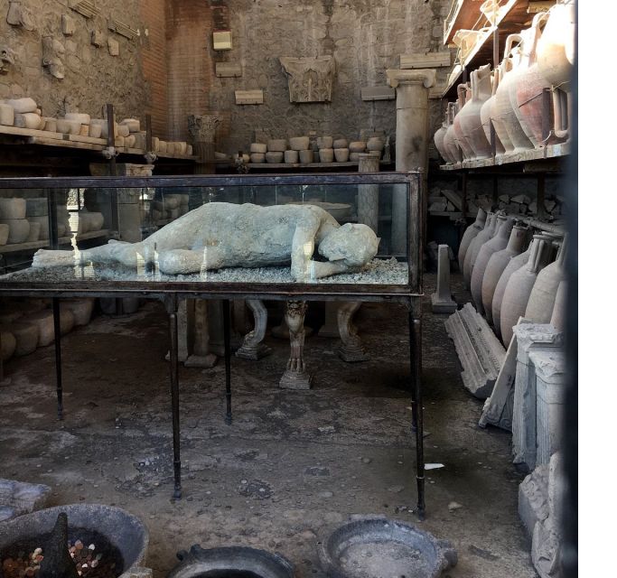 Pompeii: Skip-the-Line Private Tour with Archaeologist Guide - Domus, frescoes, and mosaics: the art of ordinary status