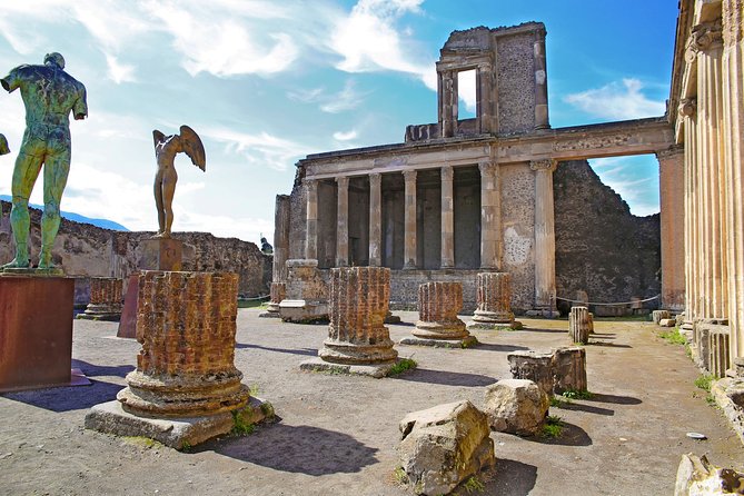 Pompeii: Skip-the-Line Ticket and Virtual Museum - Meeting point and what to bring for a smooth start