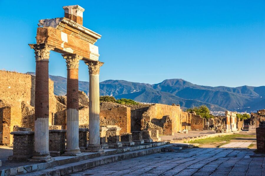 Pompeii Skip the line ticket+transfer from Naples - The ride to Pompeii: simple, timed, and not exhausting