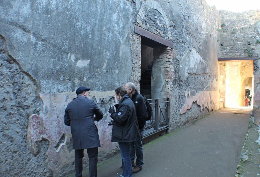 Pompeii: Skip-the-Line Tickets and Tour with Archaeologist - How the Guide Teaches You to Read Ruins