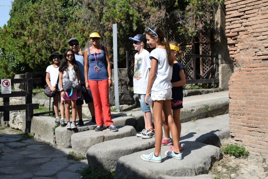 Pompeii Skip-the-Line Tour with Expert Archeological Guide - House of the Vettii and House of Menander: Seeing Roman Homes With a Story