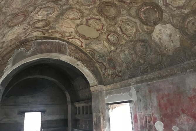 Pompeii Small Group Guided Tour with Skip-the-line Admission - Famous houses you can actually walk through