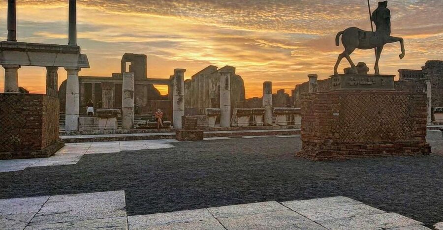 Pompeii Sunset tour for small group - The route starts with public highlights, then turns more intimate