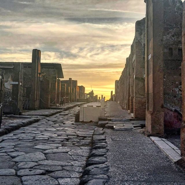 Pompeii Sunset tour for small group - The theatre zone and the House of the Faun: big emotions in less time