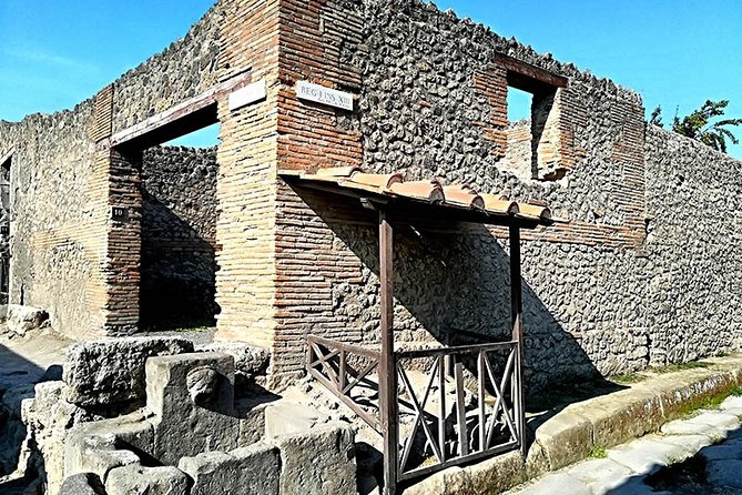 Pompeii the Buried city - Theaters and the north side streets: Pompeii as movement