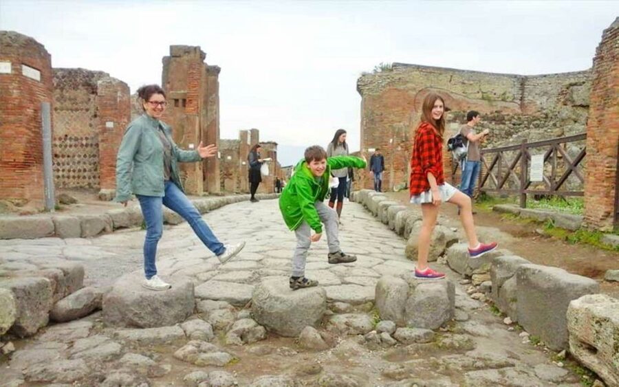 Pompeii: Tour for Children - Pompeii with kids: why this style works