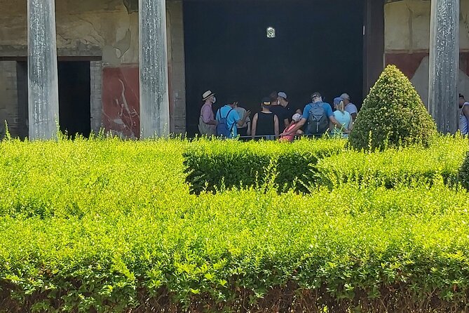 Pompeii tour with archaeologist - Via dell’Abbondanza and Teatro Grande: Streets and Stages