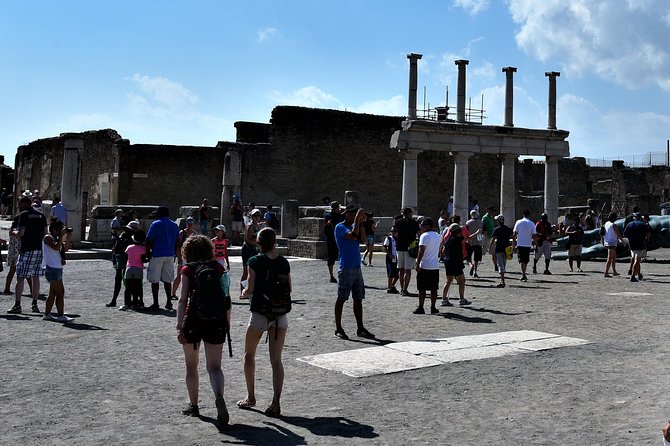 Pompeii tour with entrance ticket! - Guided Pompeii with an augmented-reality visor