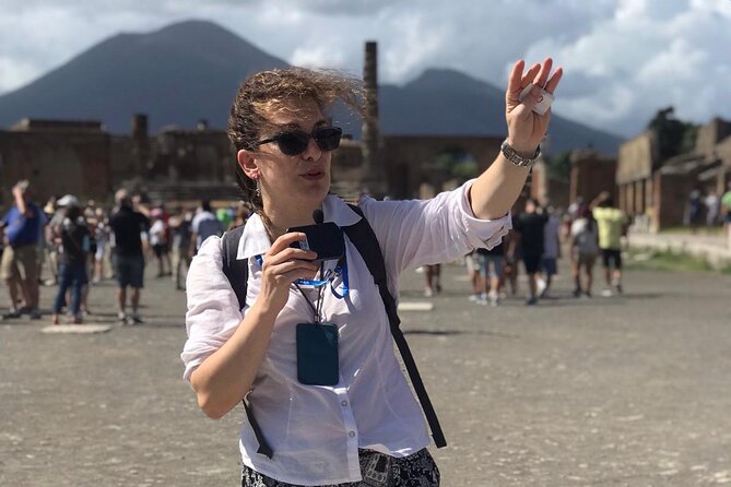 Pompeii Tour with experienced guide - Meet Roberta Avilia and get oriented fast