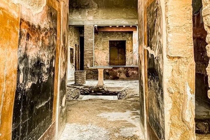 Pompeii tour with LOCAL GUIDE and SKIP THE LINE entrance - Pompeii with skip-the-line priority and local storytelling